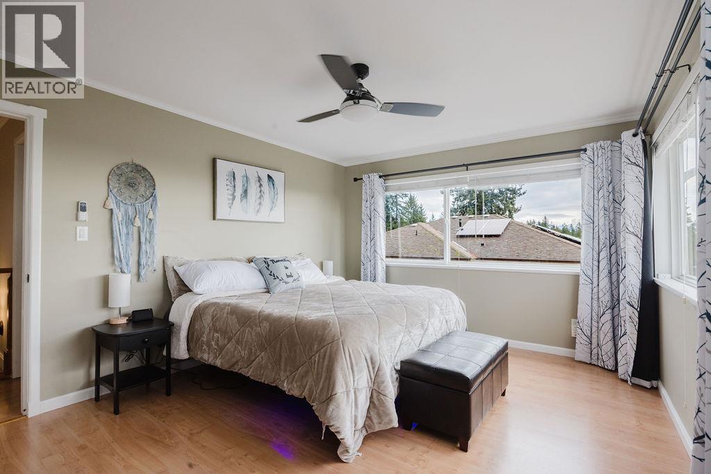 835 AURORA WAY, Gibsons