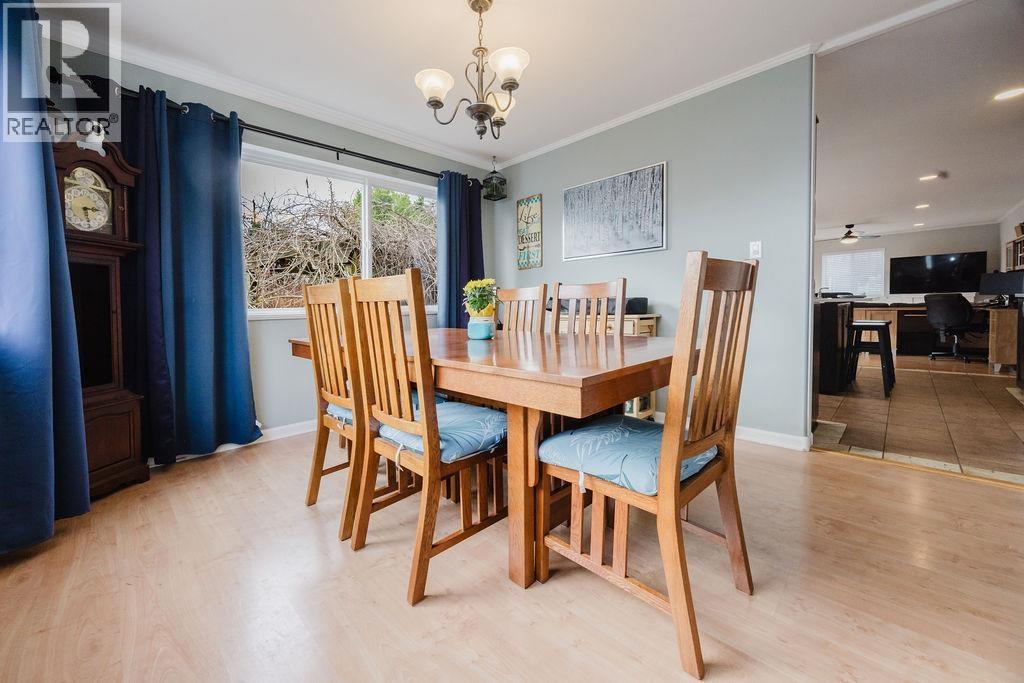 835 AURORA WAY, Gibsons