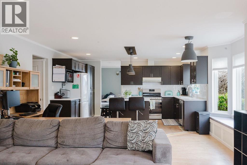 835 AURORA WAY, Gibsons