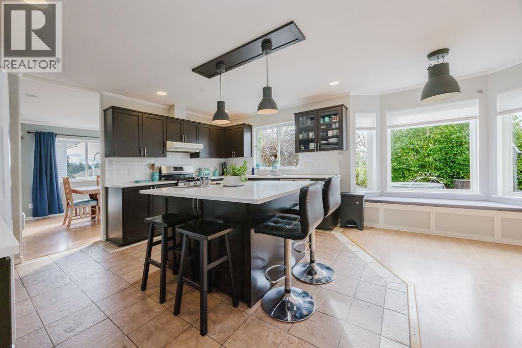 835 AURORA WAY, Gibsons