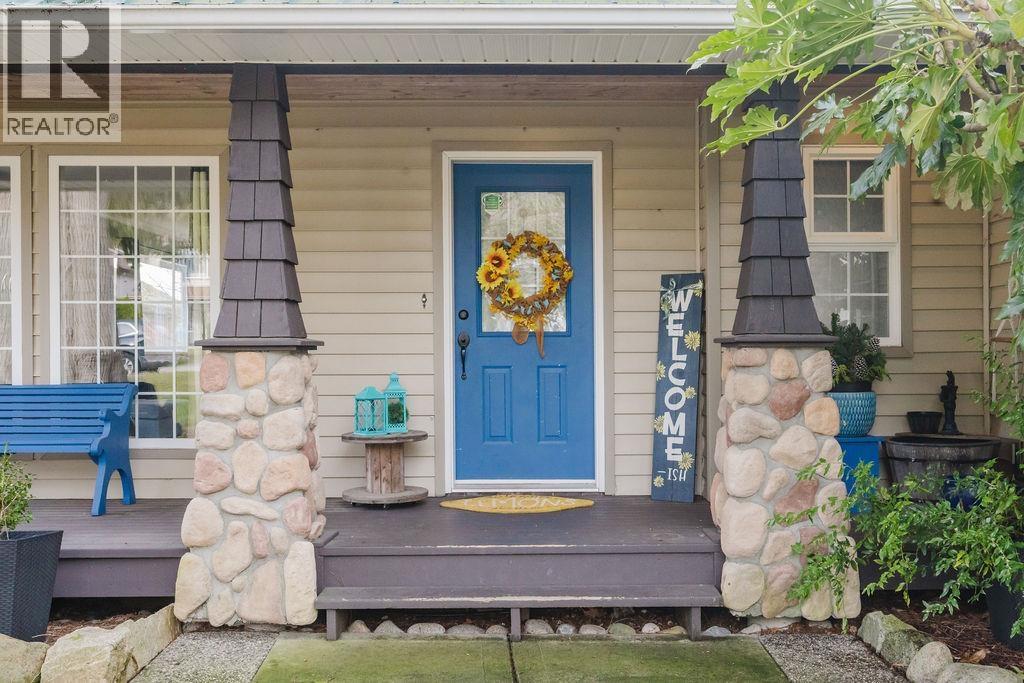 835 AURORA WAY - Photo 2 of 30, Gibsons, British Columbia