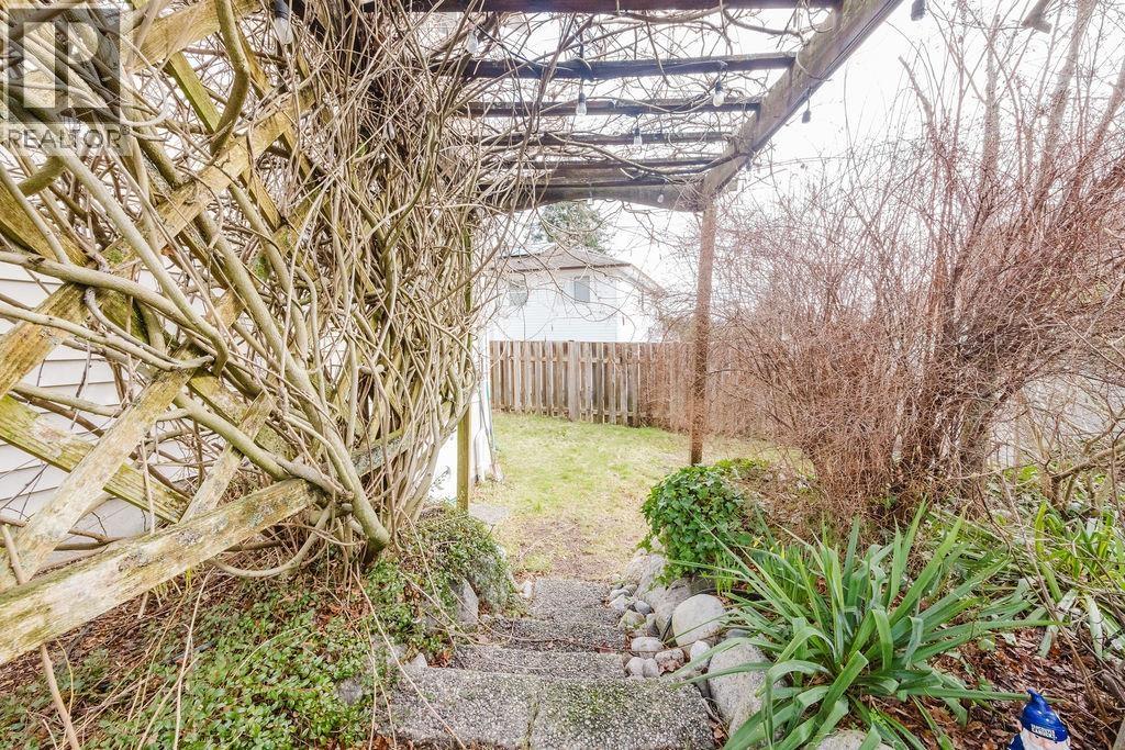 835 AURORA WAY, Gibsons