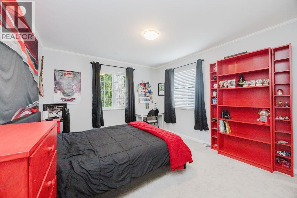 835 AURORA WAY, Gibsons