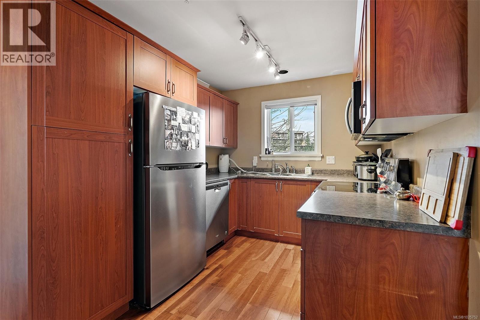 #306 655 GOLDSTREAM AVE - 8