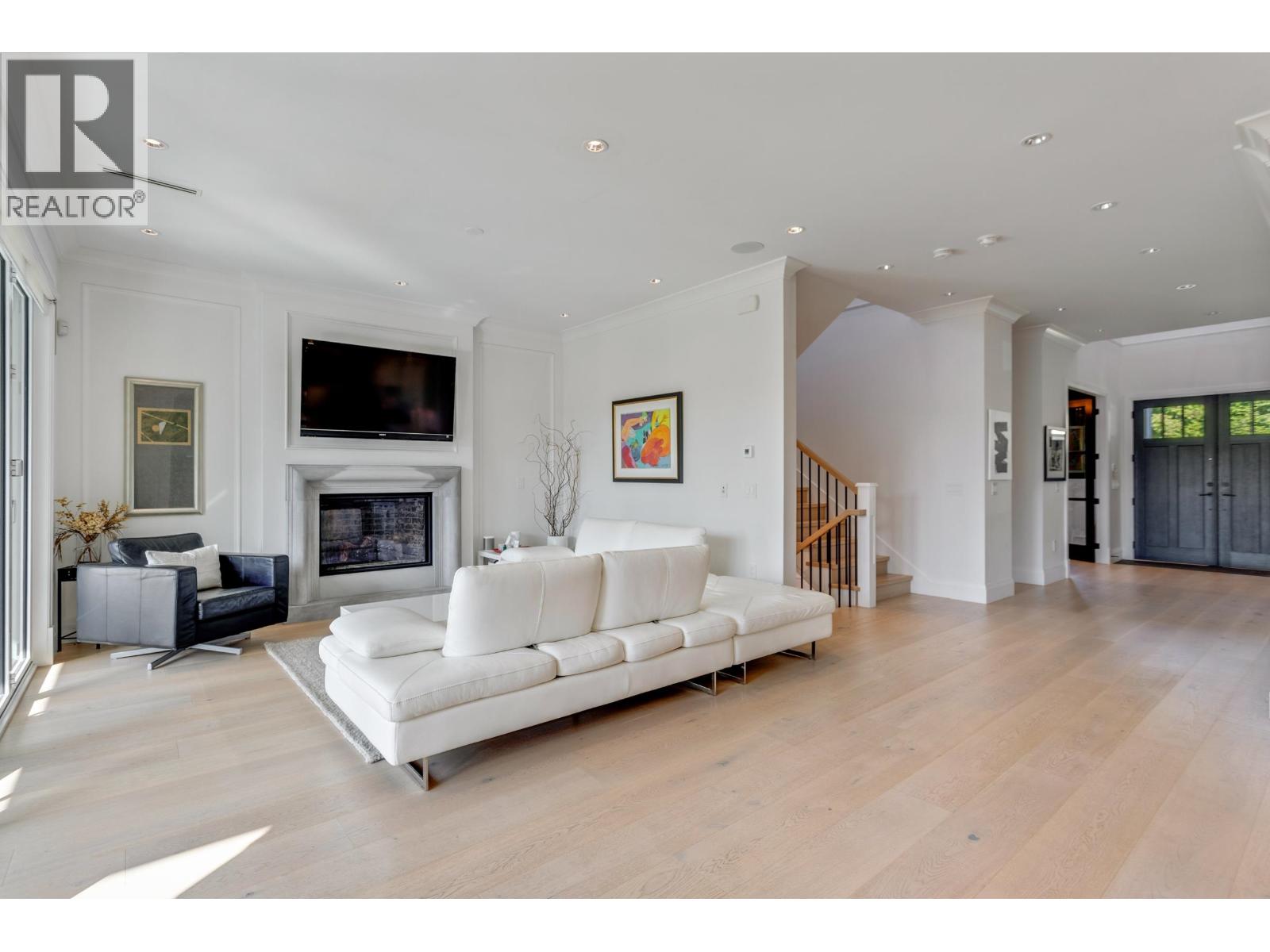 345 E 20TH STREET, North Vancouver