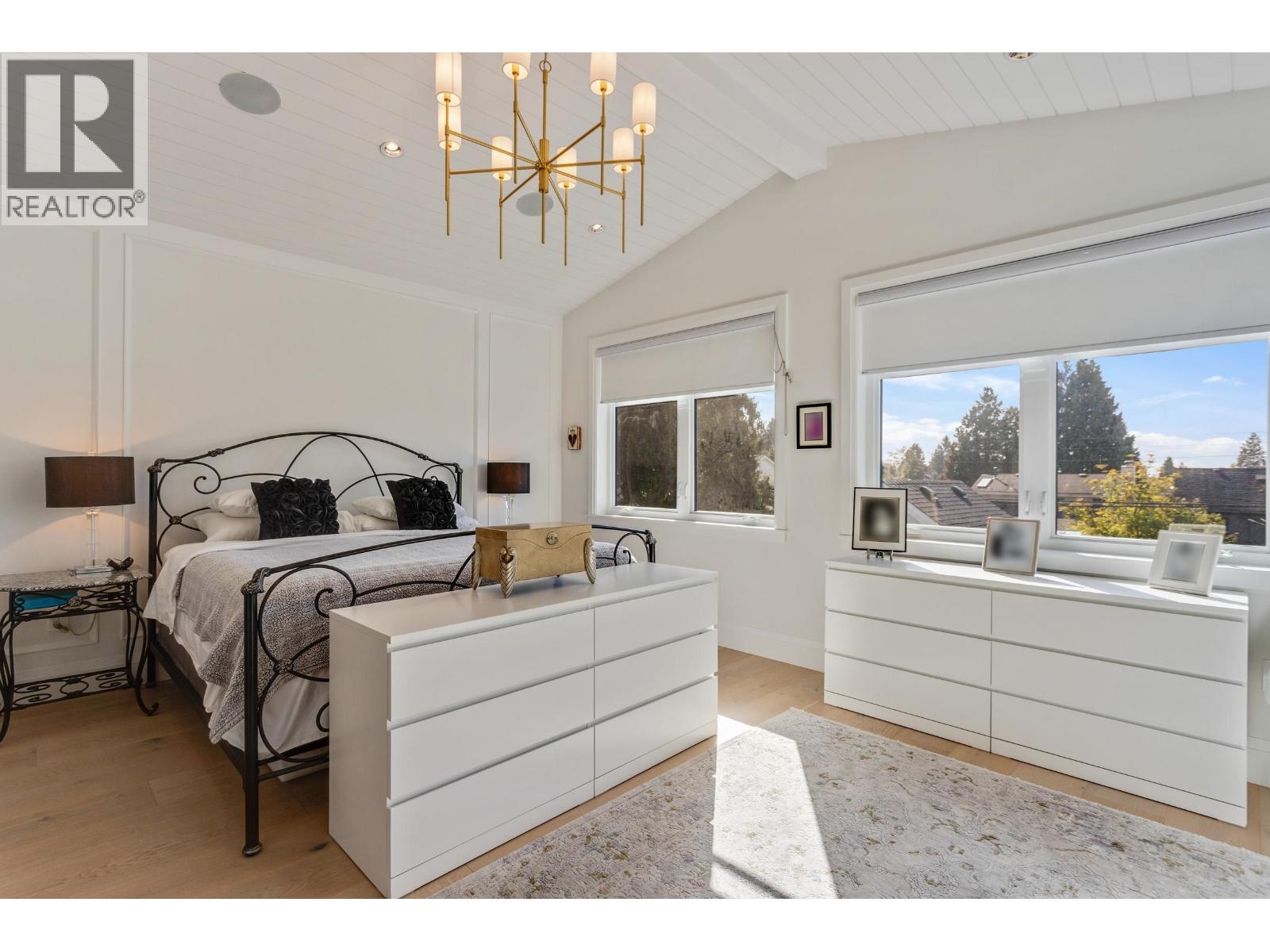 345 E 20TH STREET, North Vancouver