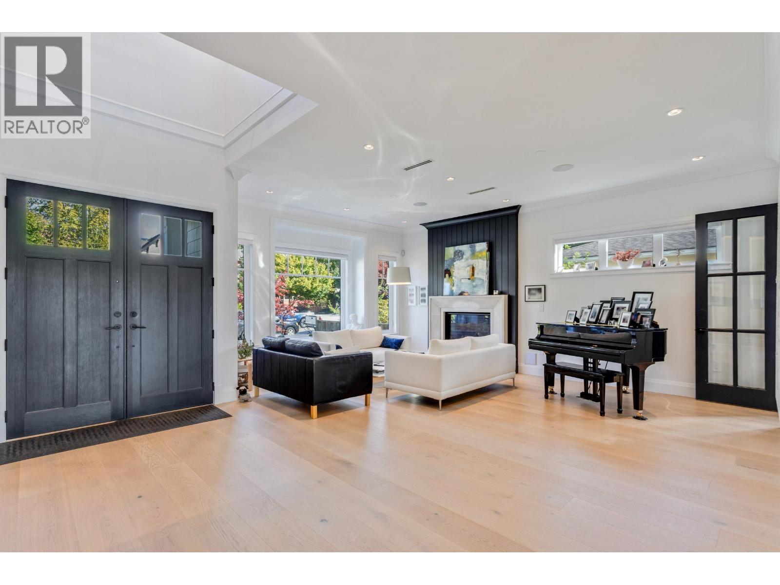 345 E 20TH STREET, North Vancouver