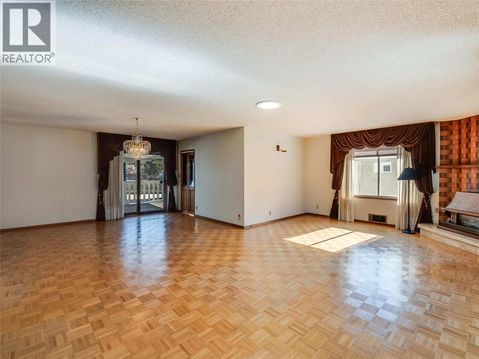 101 10th Avenue, Castlegar