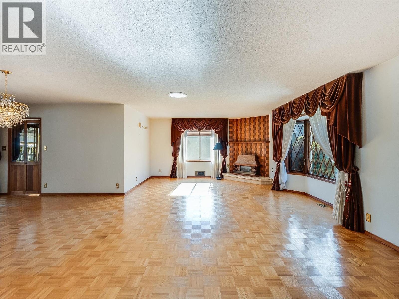 101 10th Avenue, Castlegar