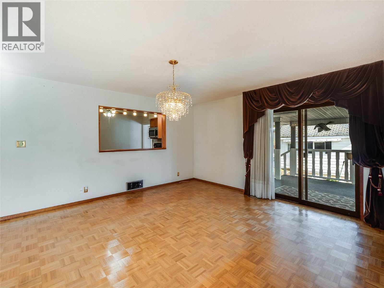 101 10th Avenue, Castlegar