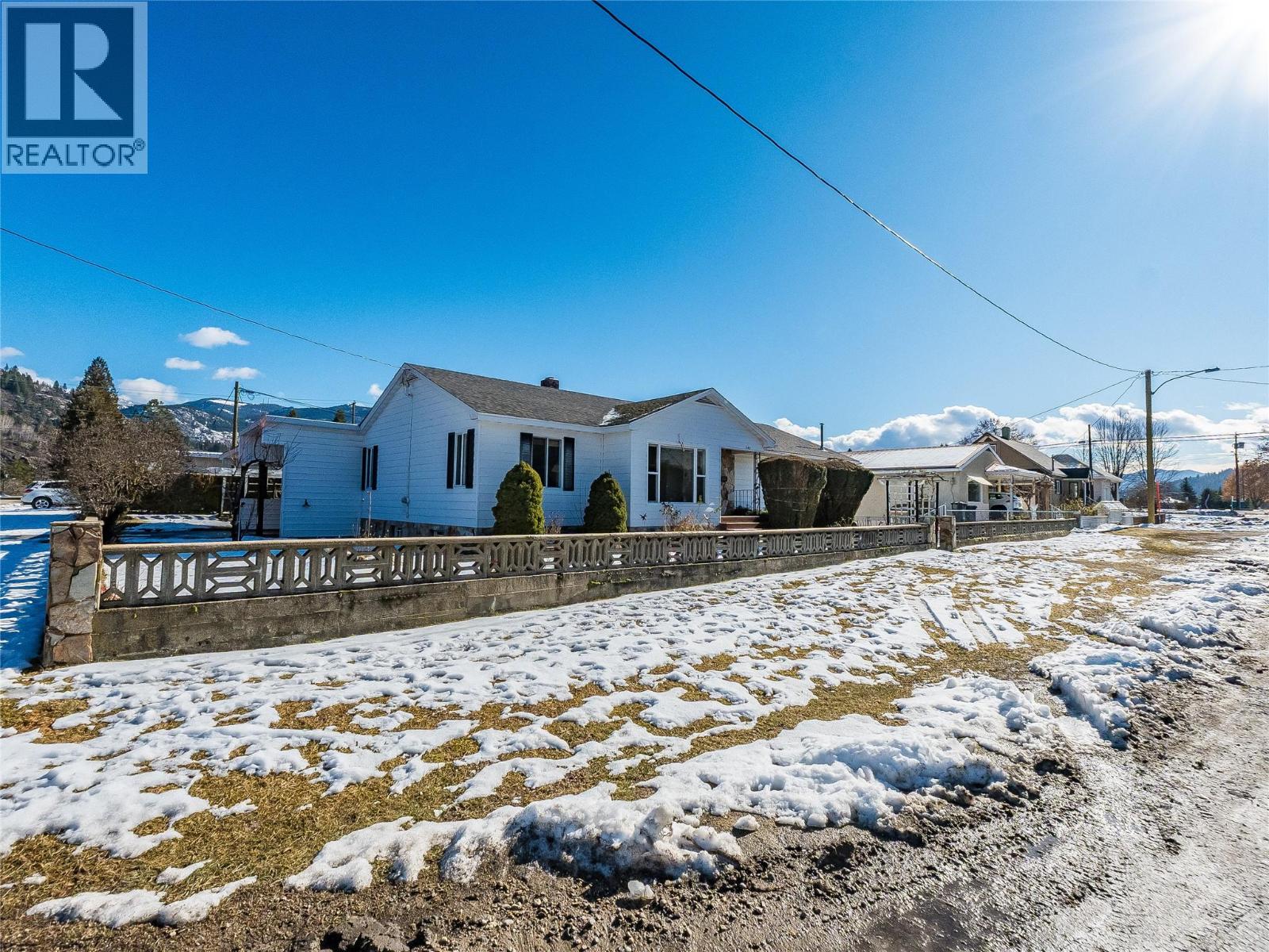 101 10th Avenue, Castlegar