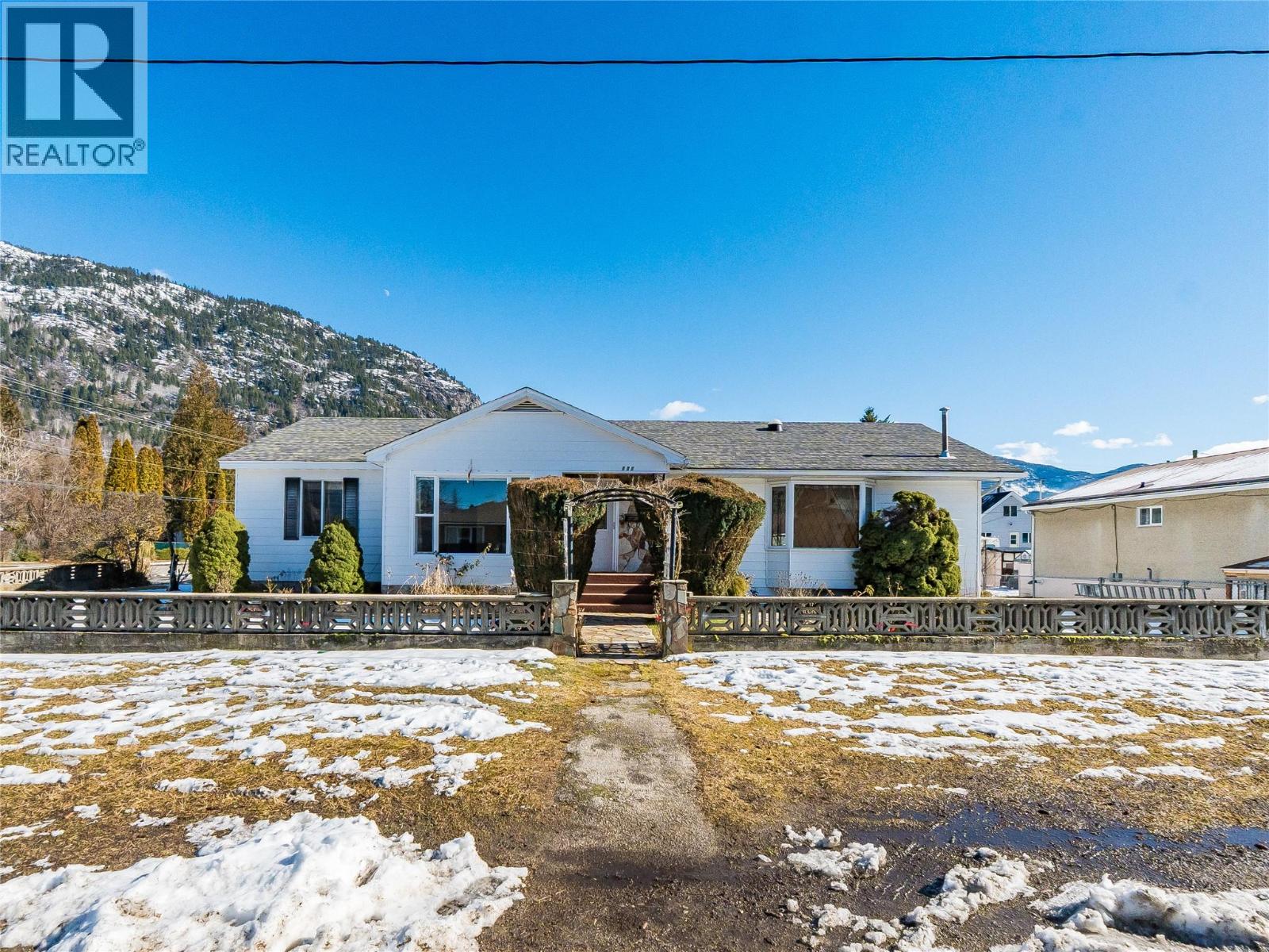 101 10th Avenue, Castlegar