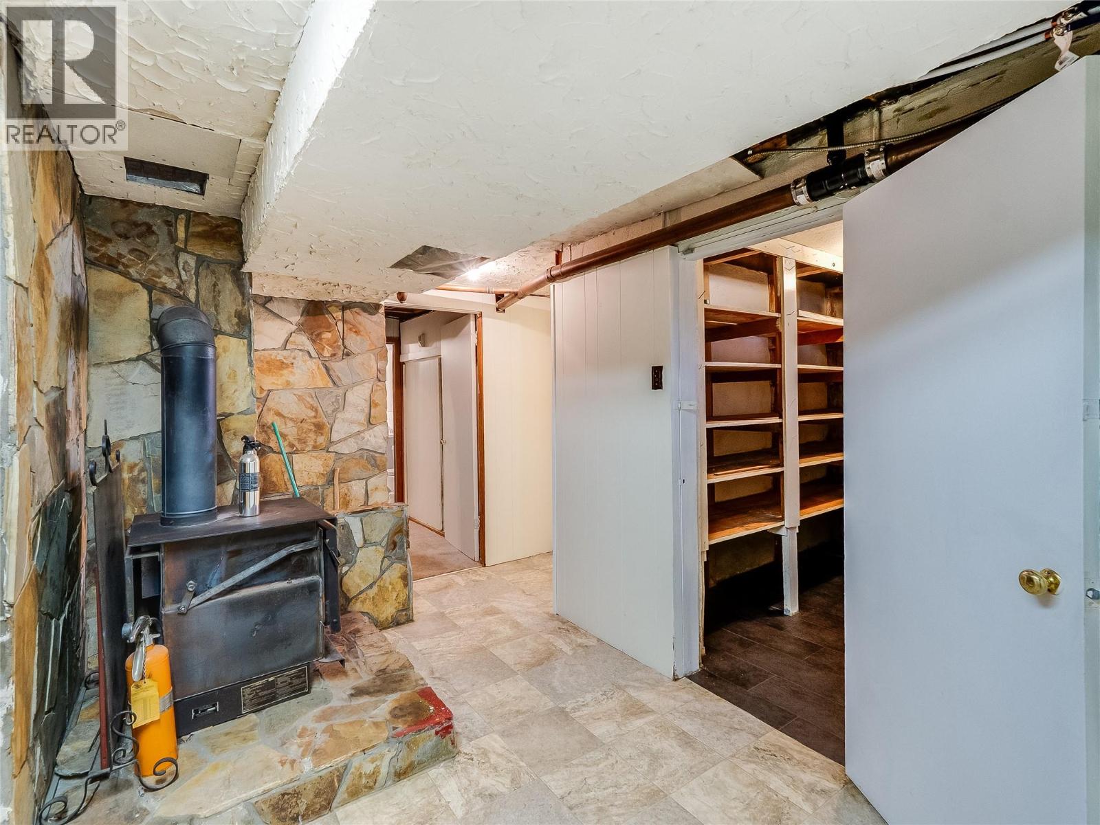 101 10th Avenue, Castlegar