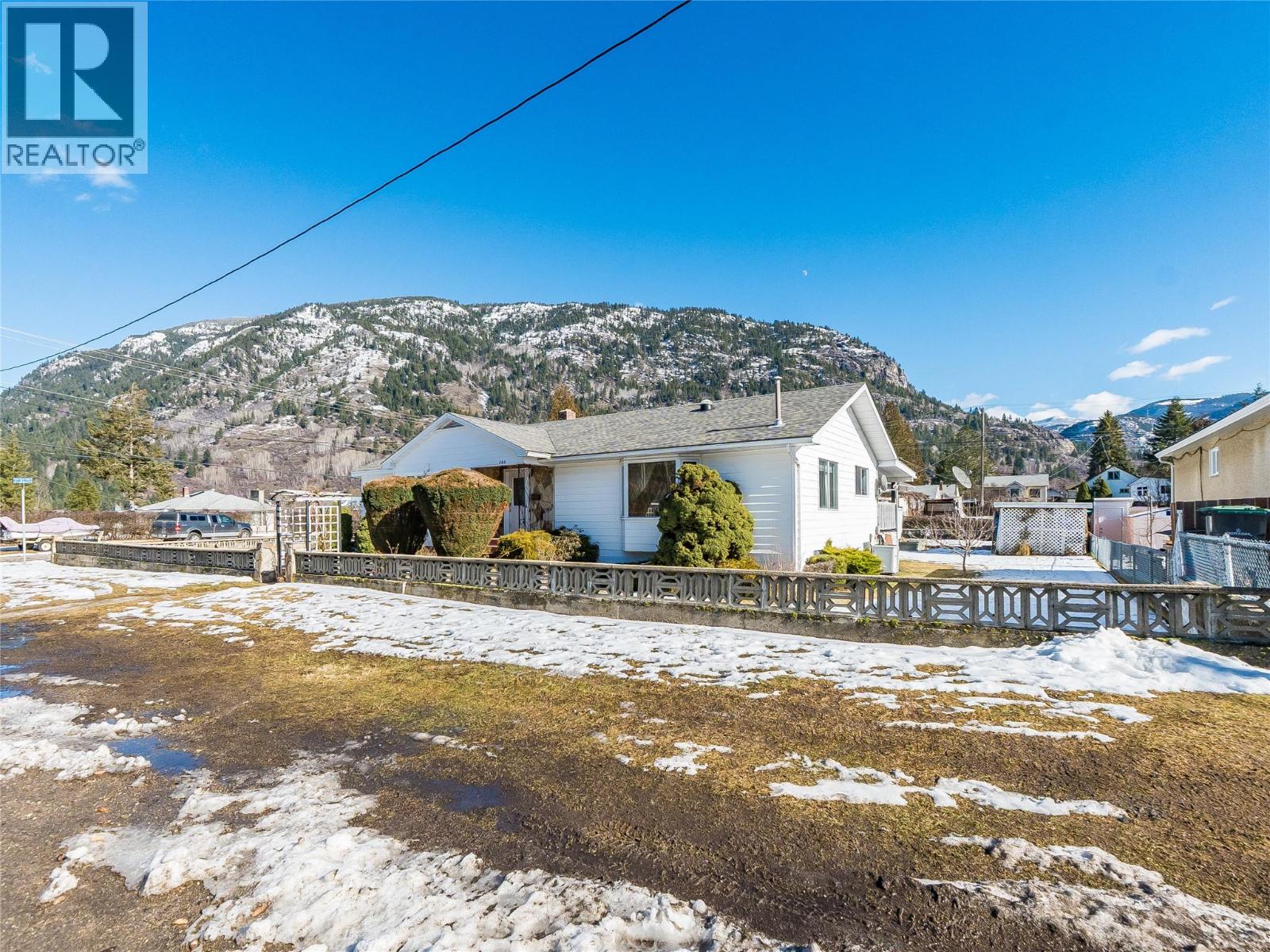 101 10th Avenue, Castlegar
