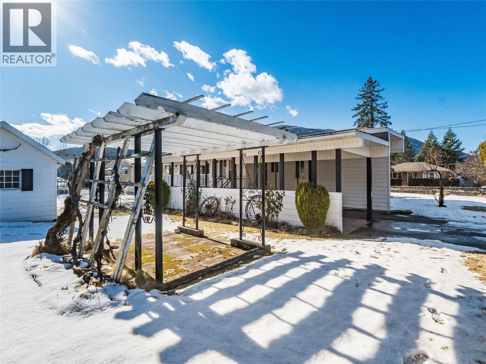 101 10th Avenue, Castlegar