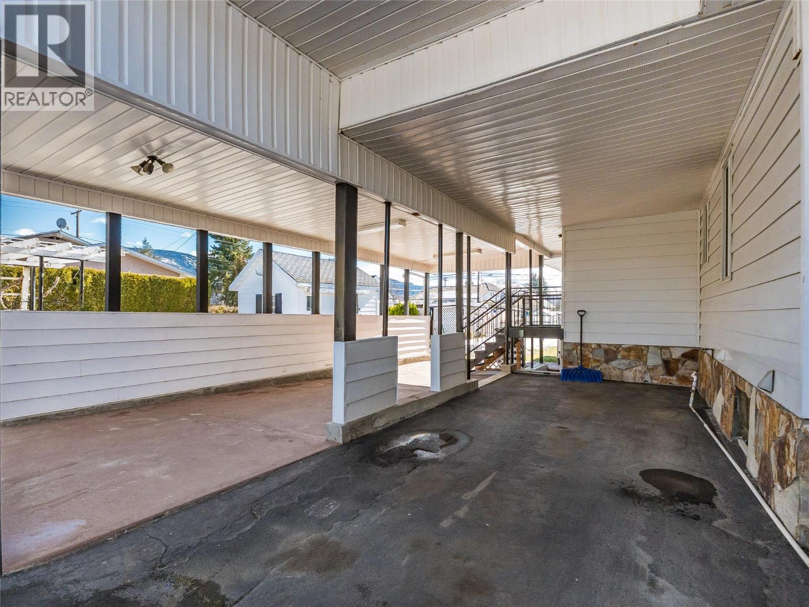 101 10th Avenue, Castlegar