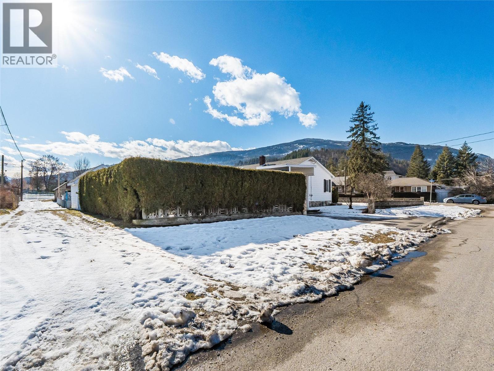 101 10th Avenue, Castlegar