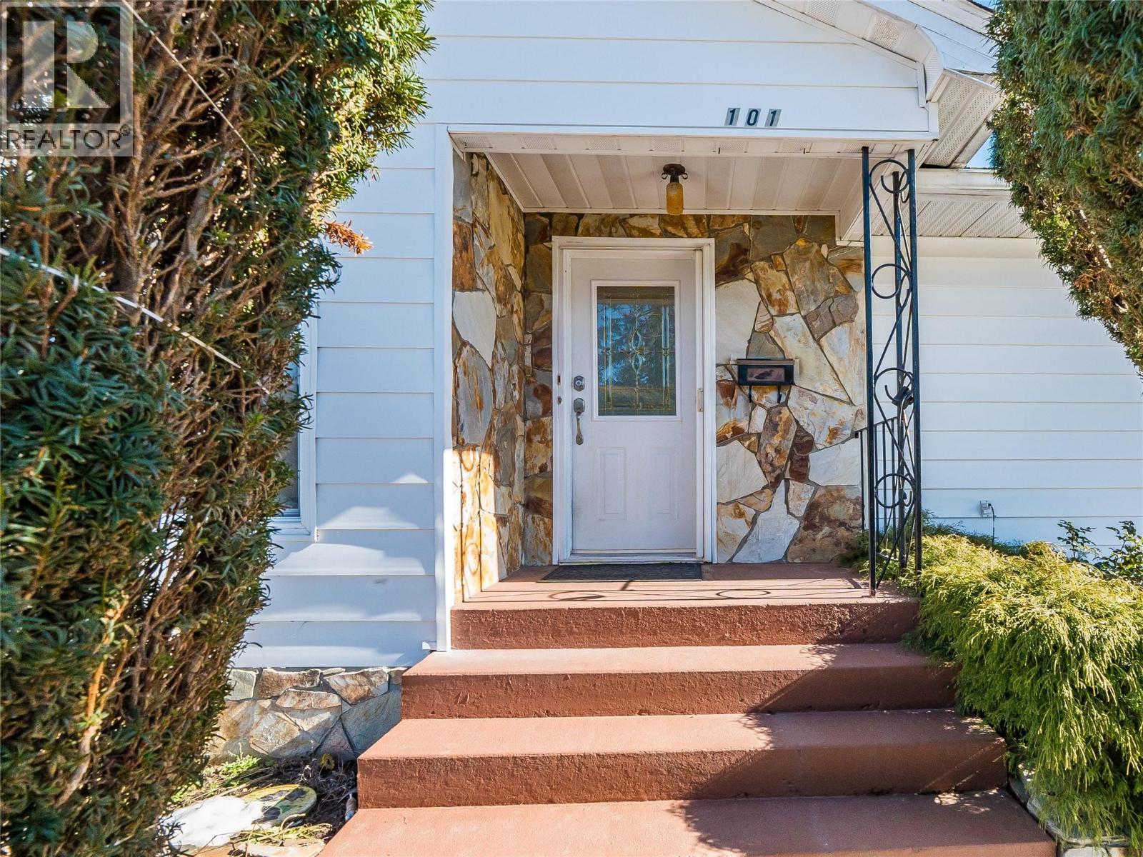 101 10th Avenue, Castlegar