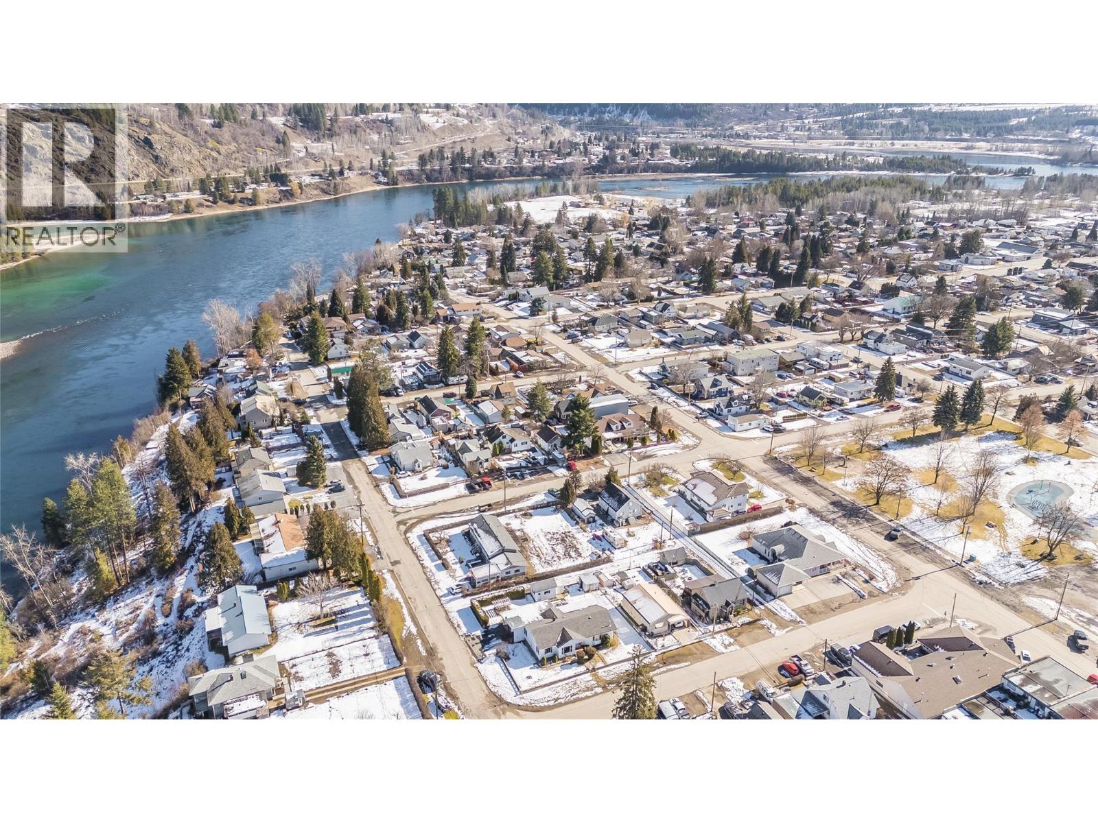 101 10th Avenue, Castlegar