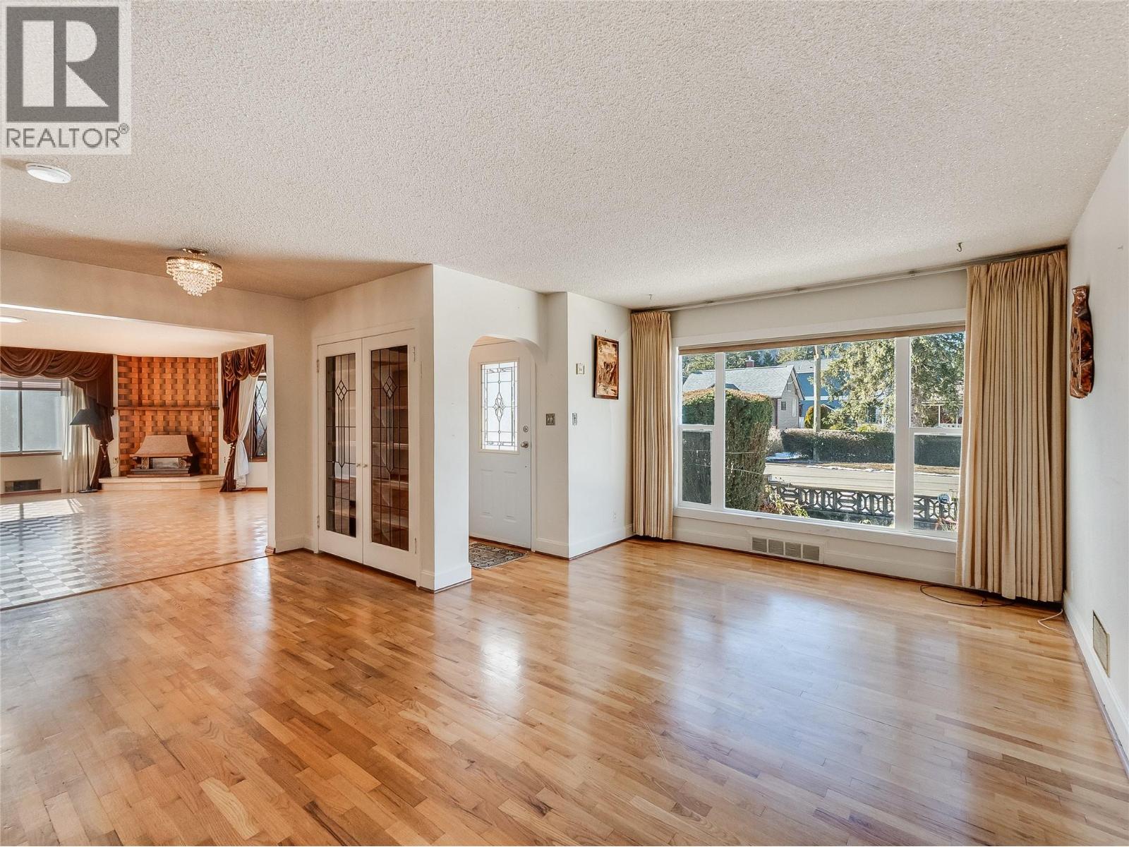 101 10th Avenue, Castlegar