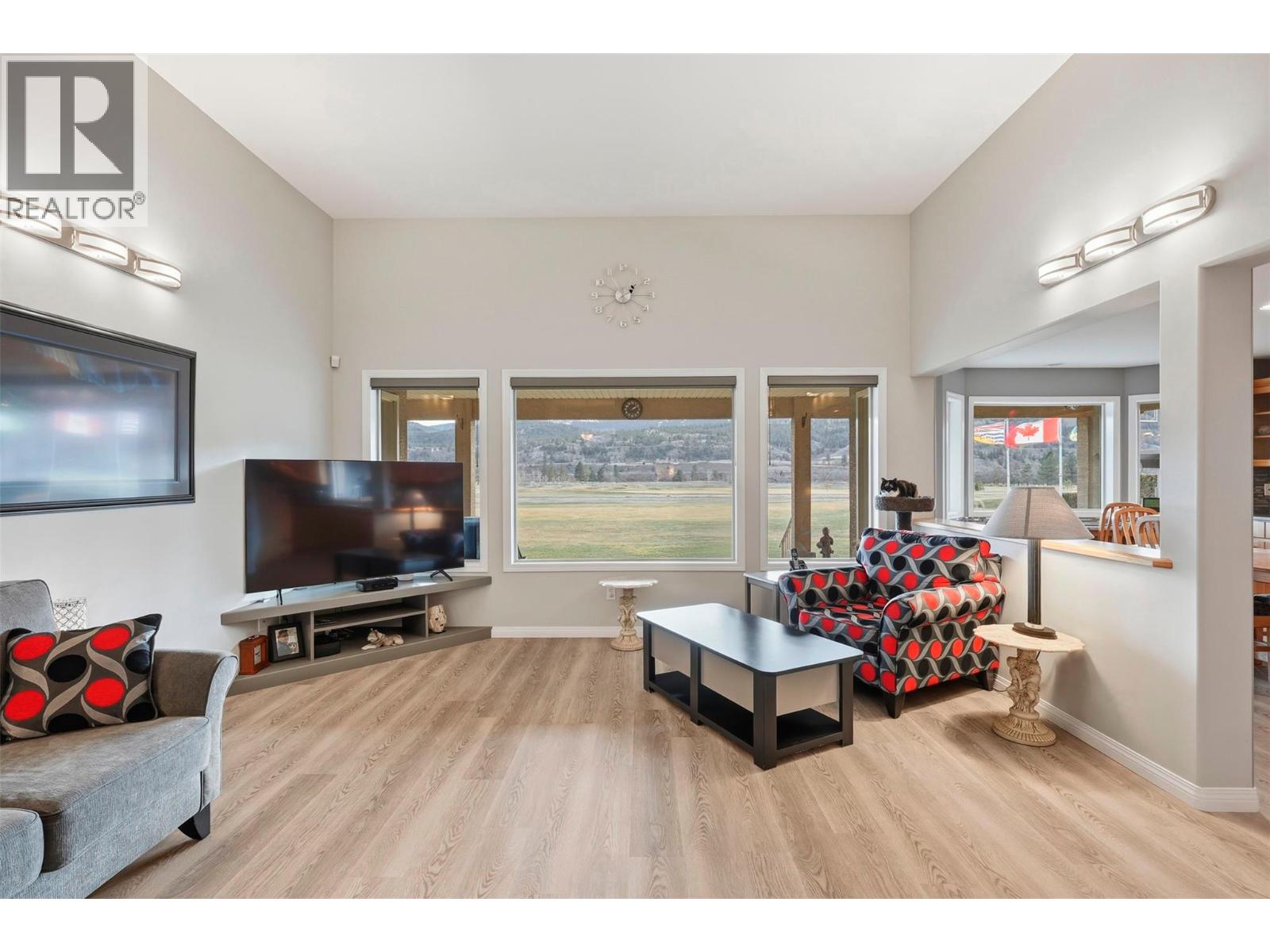  413 Nueva Wynd, Kamloops