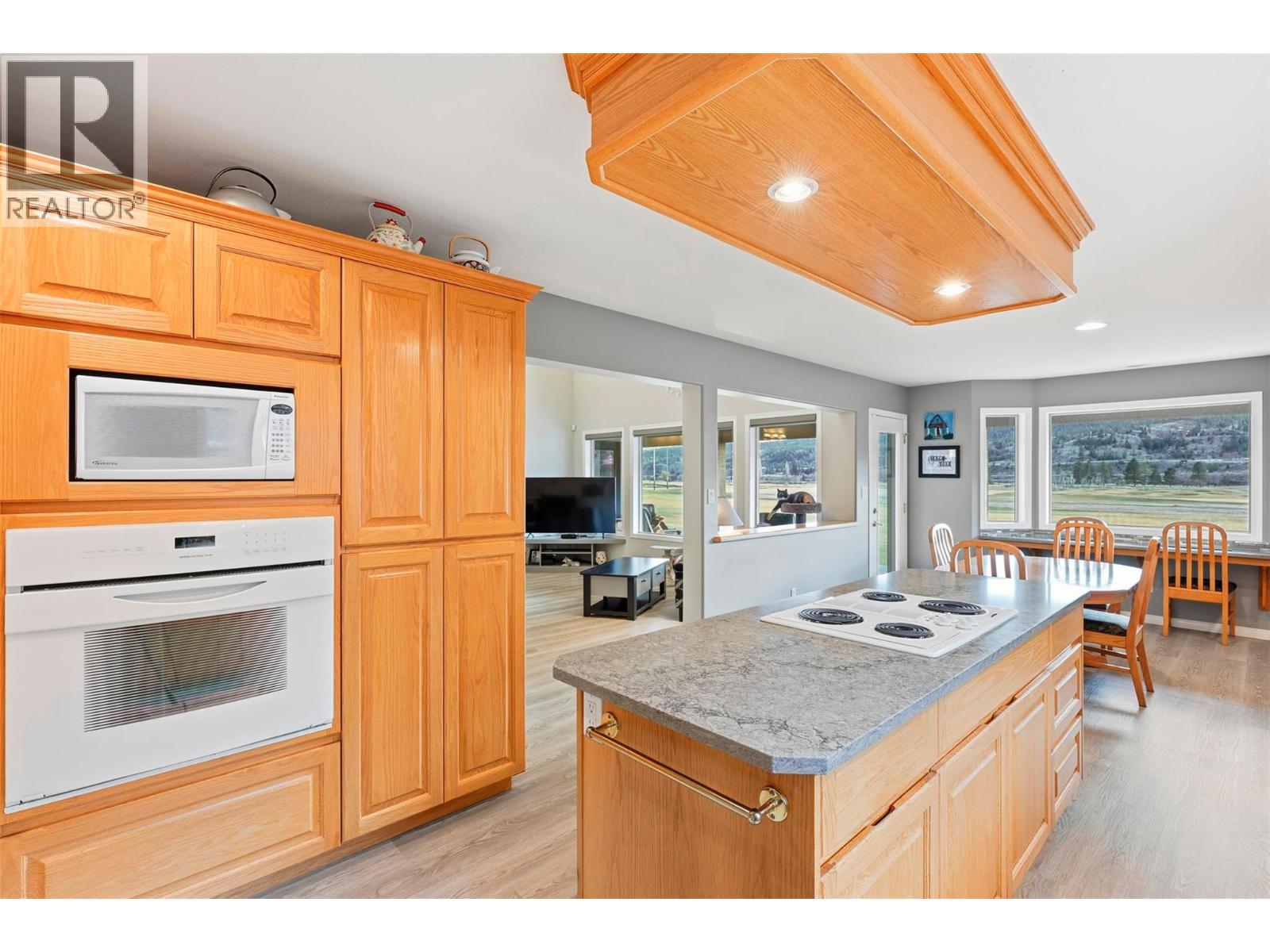  413 Nueva Wynd, Kamloops