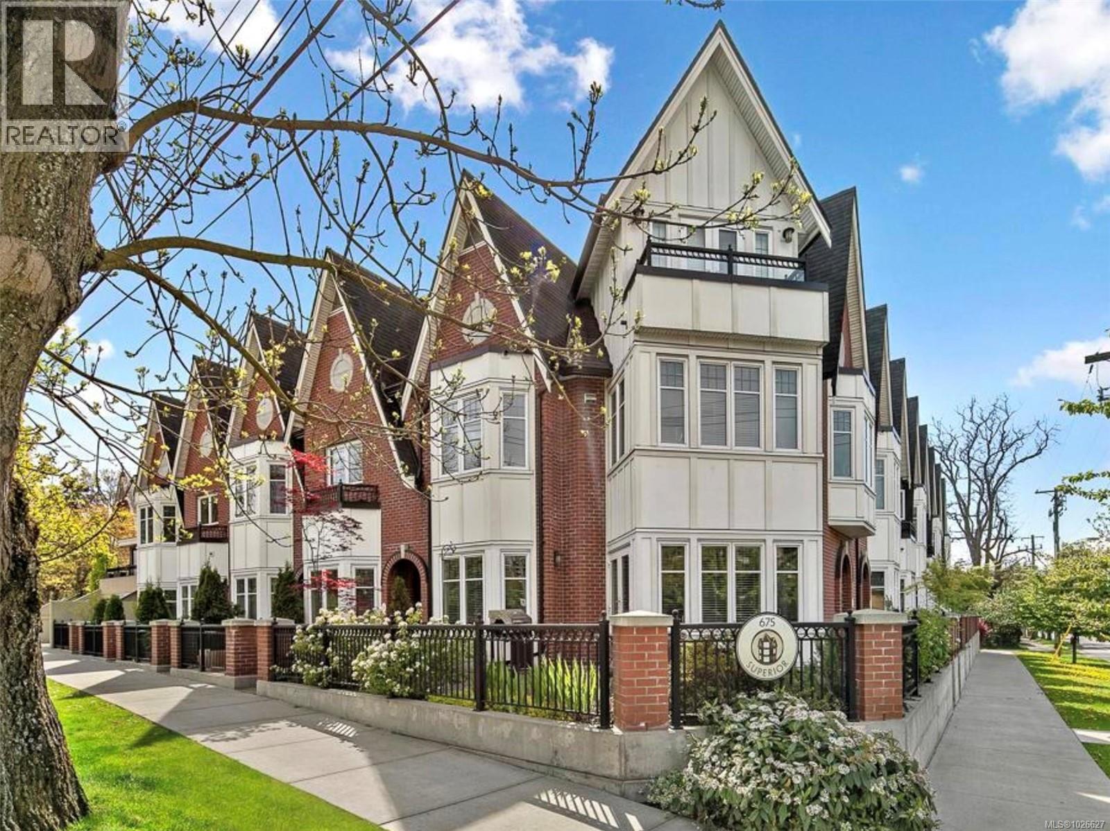 15 675 Superior Street, Victoria