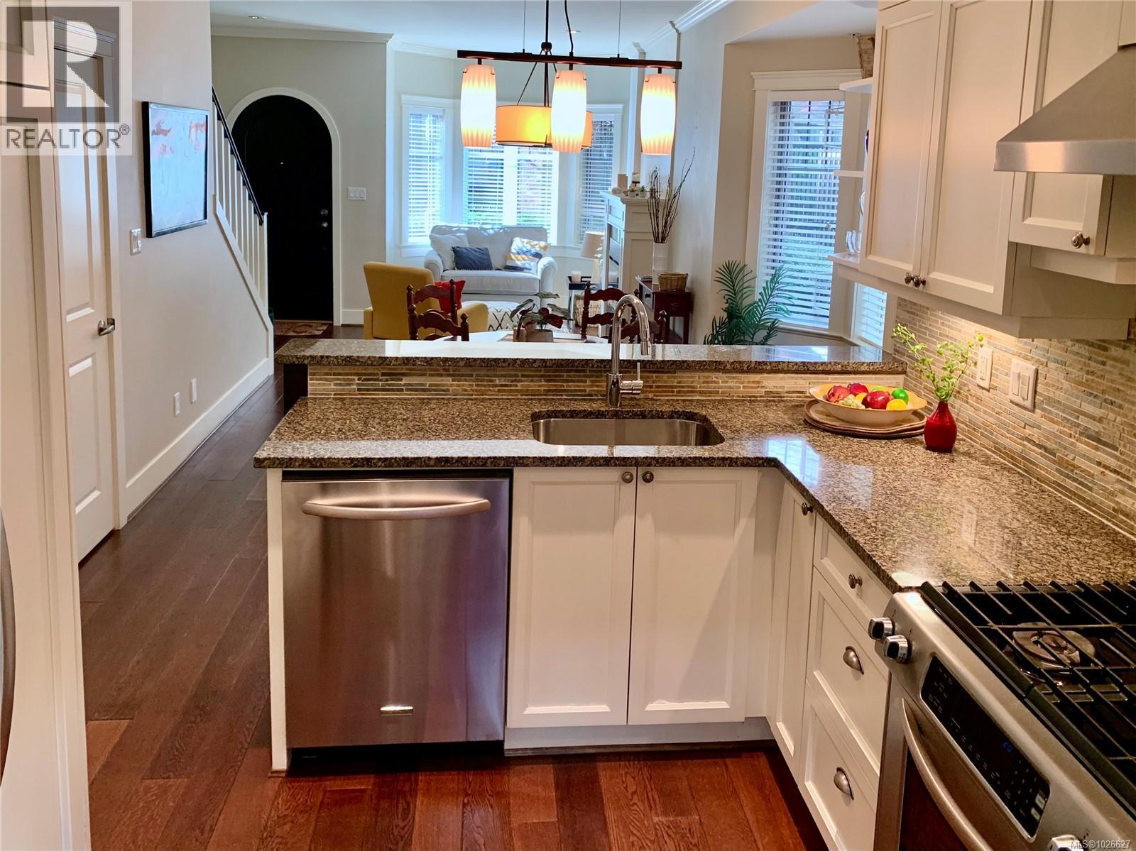 15 675 Superior Street, Victoria