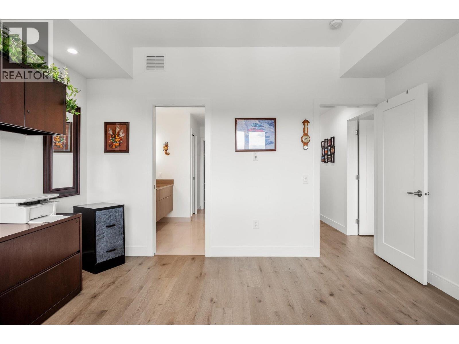 #3405 3000 Ariva Drive - 31