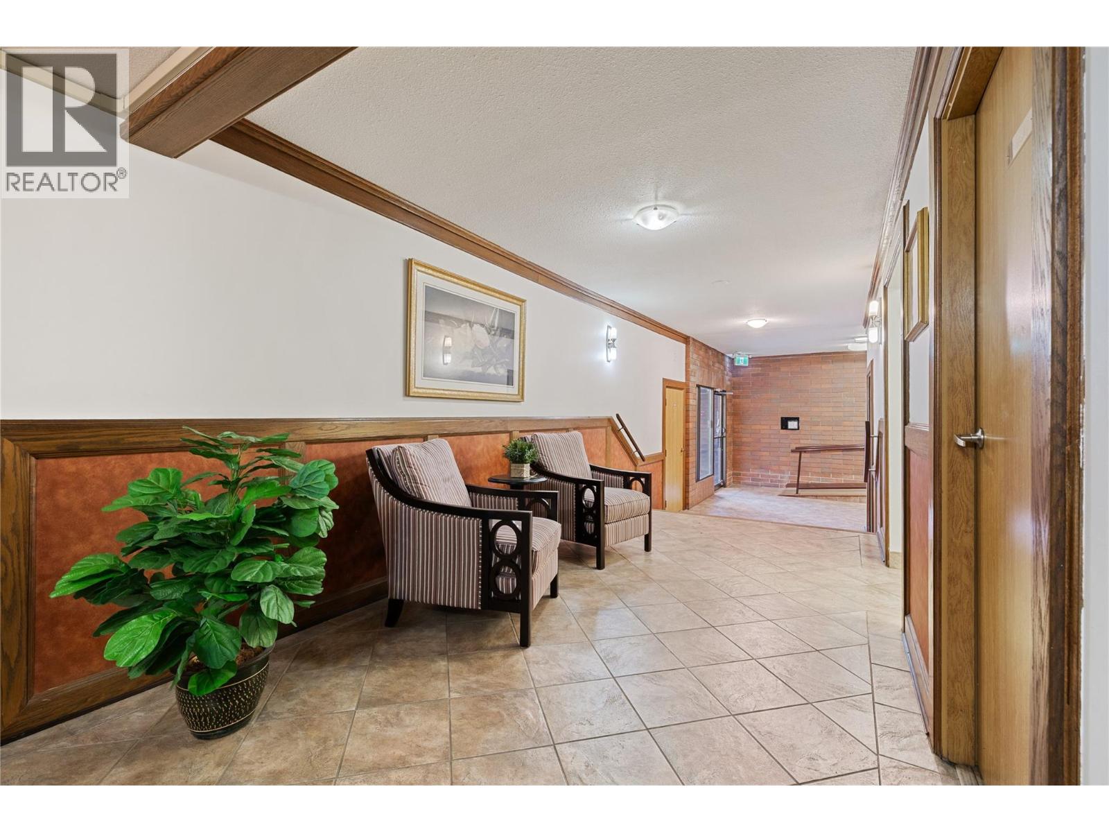 104 1035 Bernard Avenue, Kelowna