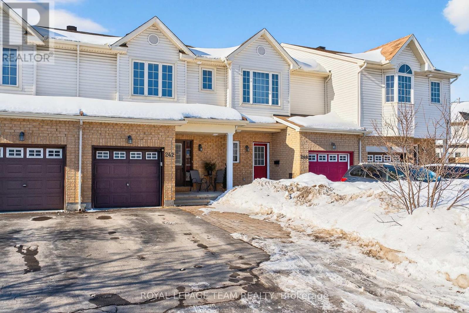 Townhouse with garage and porch