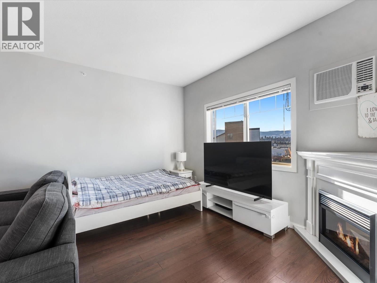 302 345 Mills Road, Kelowna