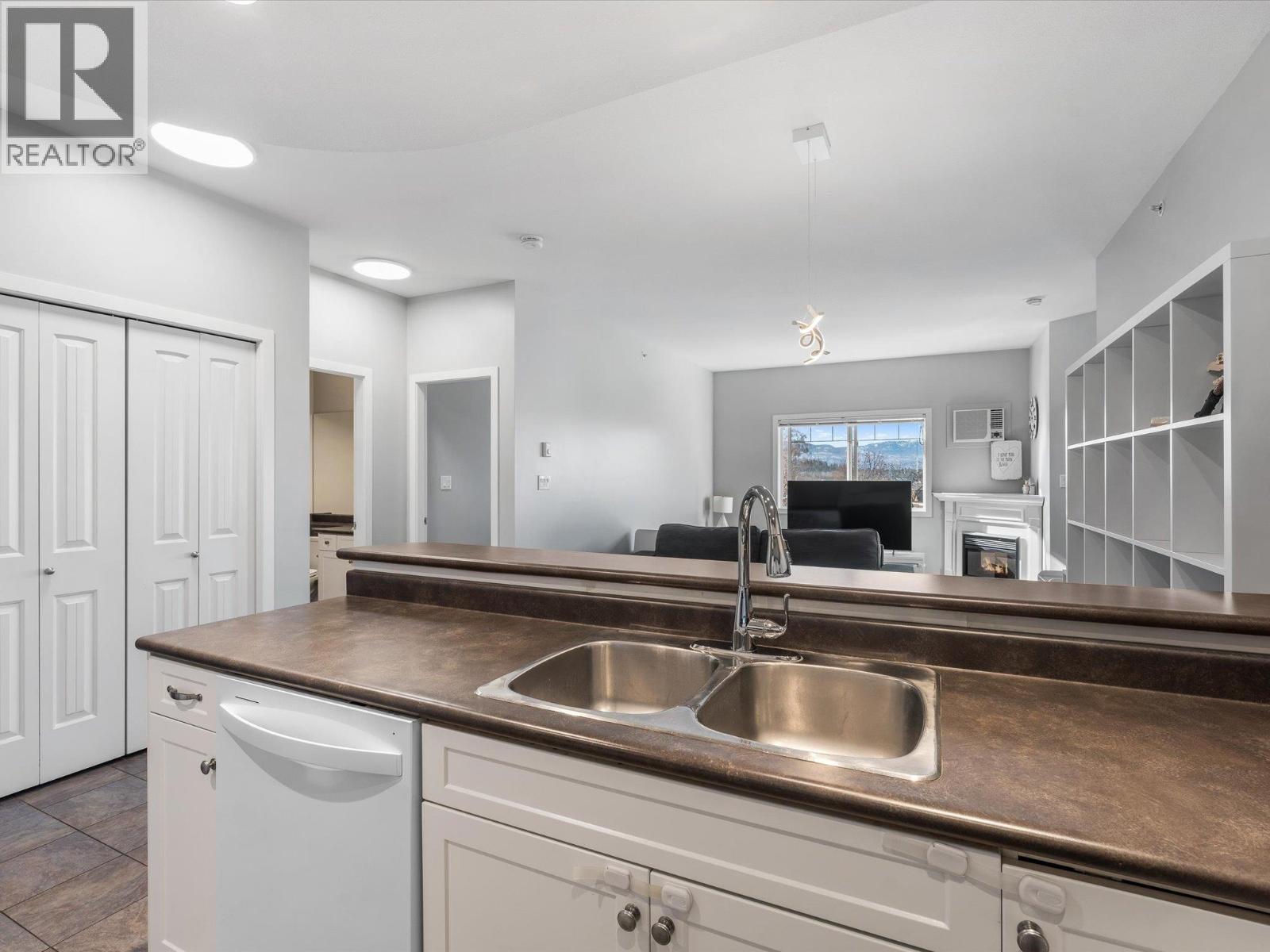 302 345 Mills Road, Kelowna