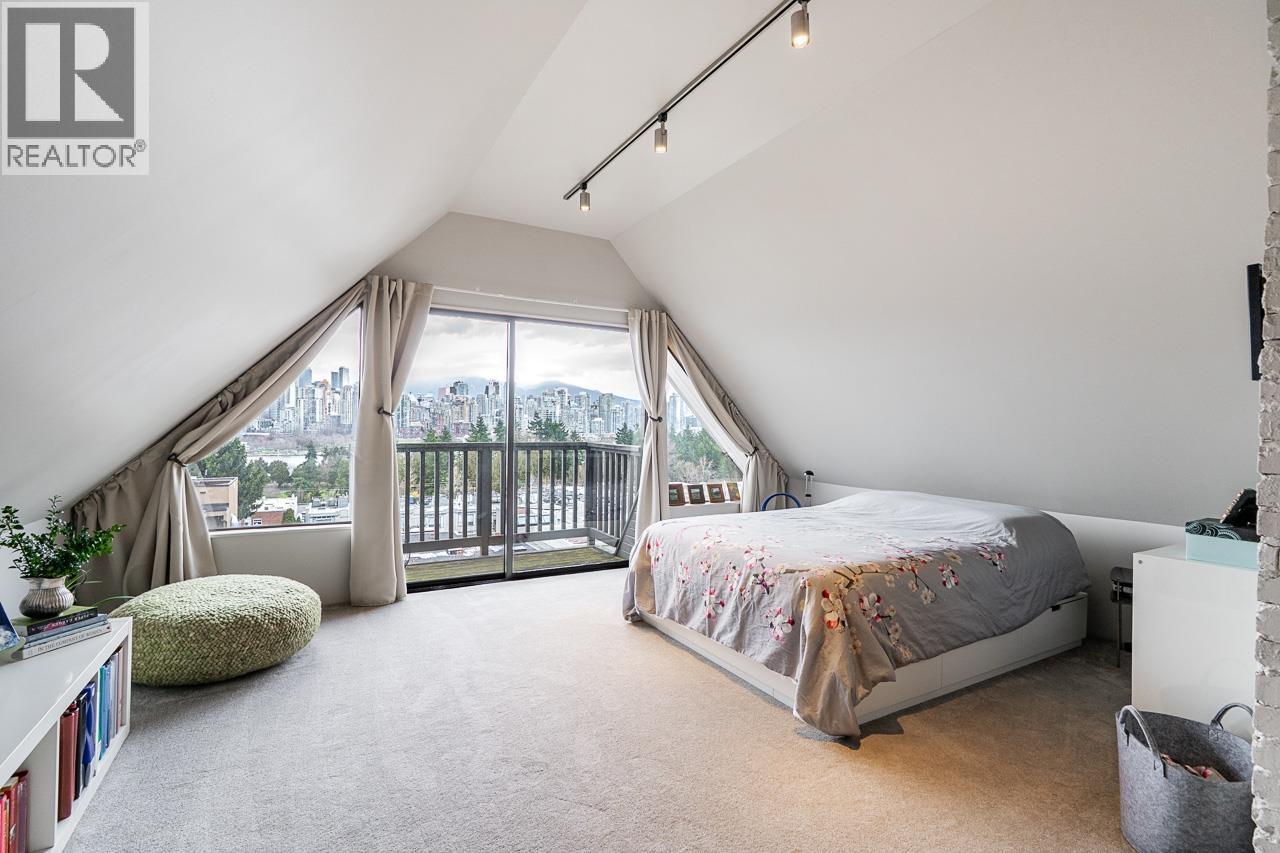 967 W 8TH AVENUE, Vancouver