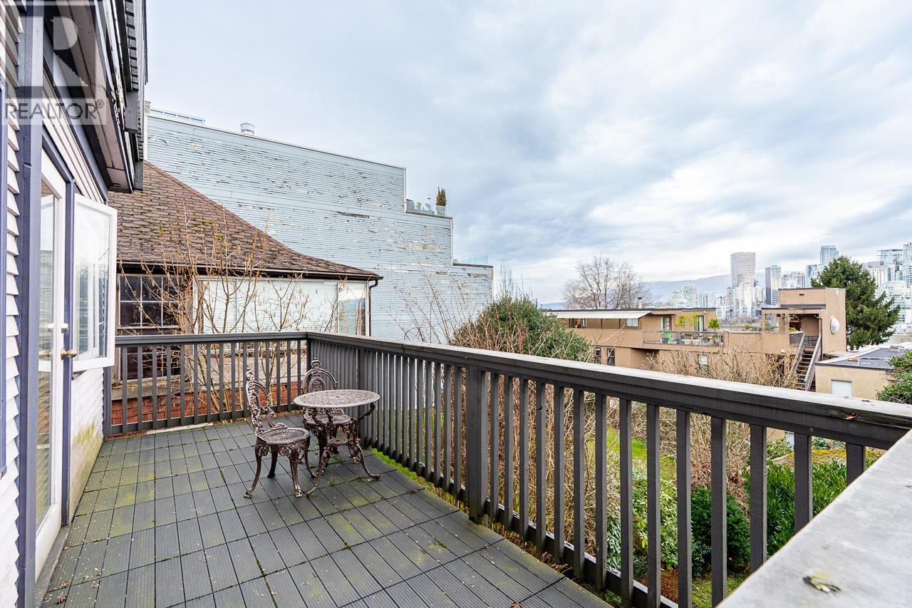 967 W 8TH AVENUE, Vancouver