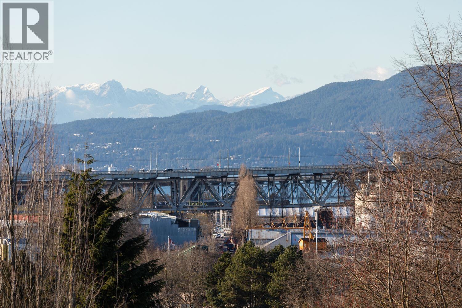 967 W 8TH AVENUE, Vancouver