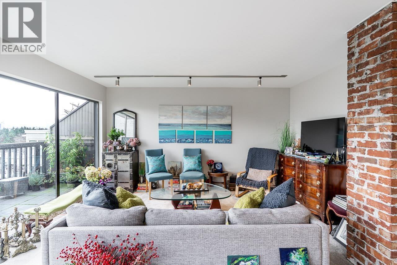 967 W 8TH AVENUE, Vancouver