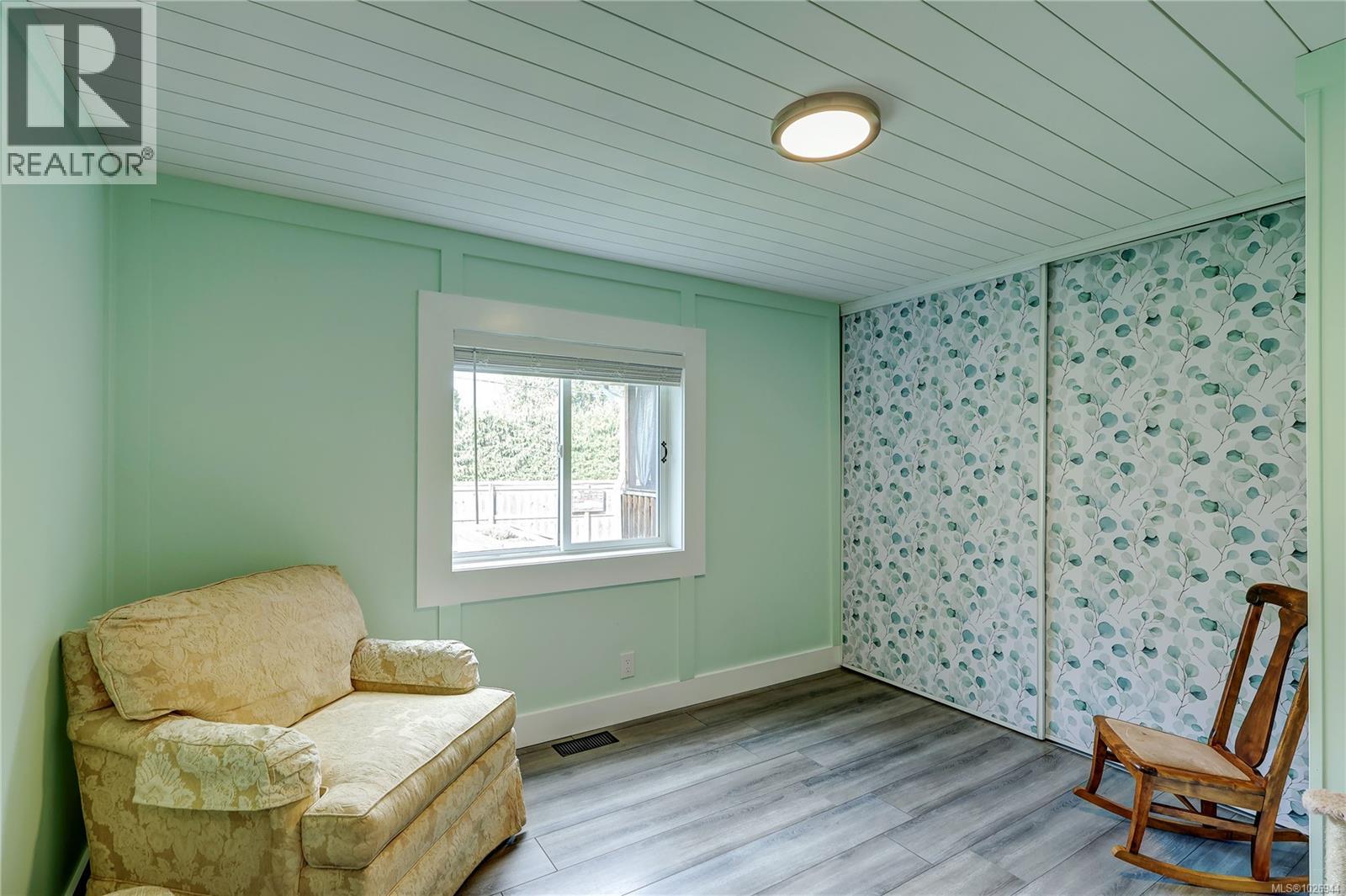 2339 GOULD RD E - 22