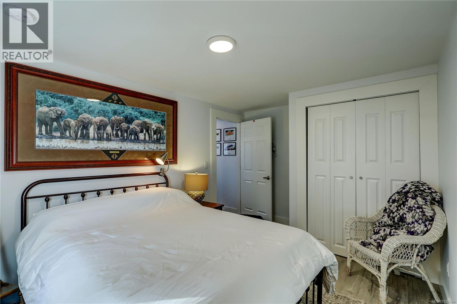 2339 GOULD RD E - 21