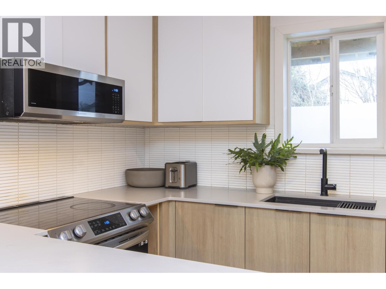 1029 BROTHERS PLACE - Photo 4 of 23, Squamish, British Columbia