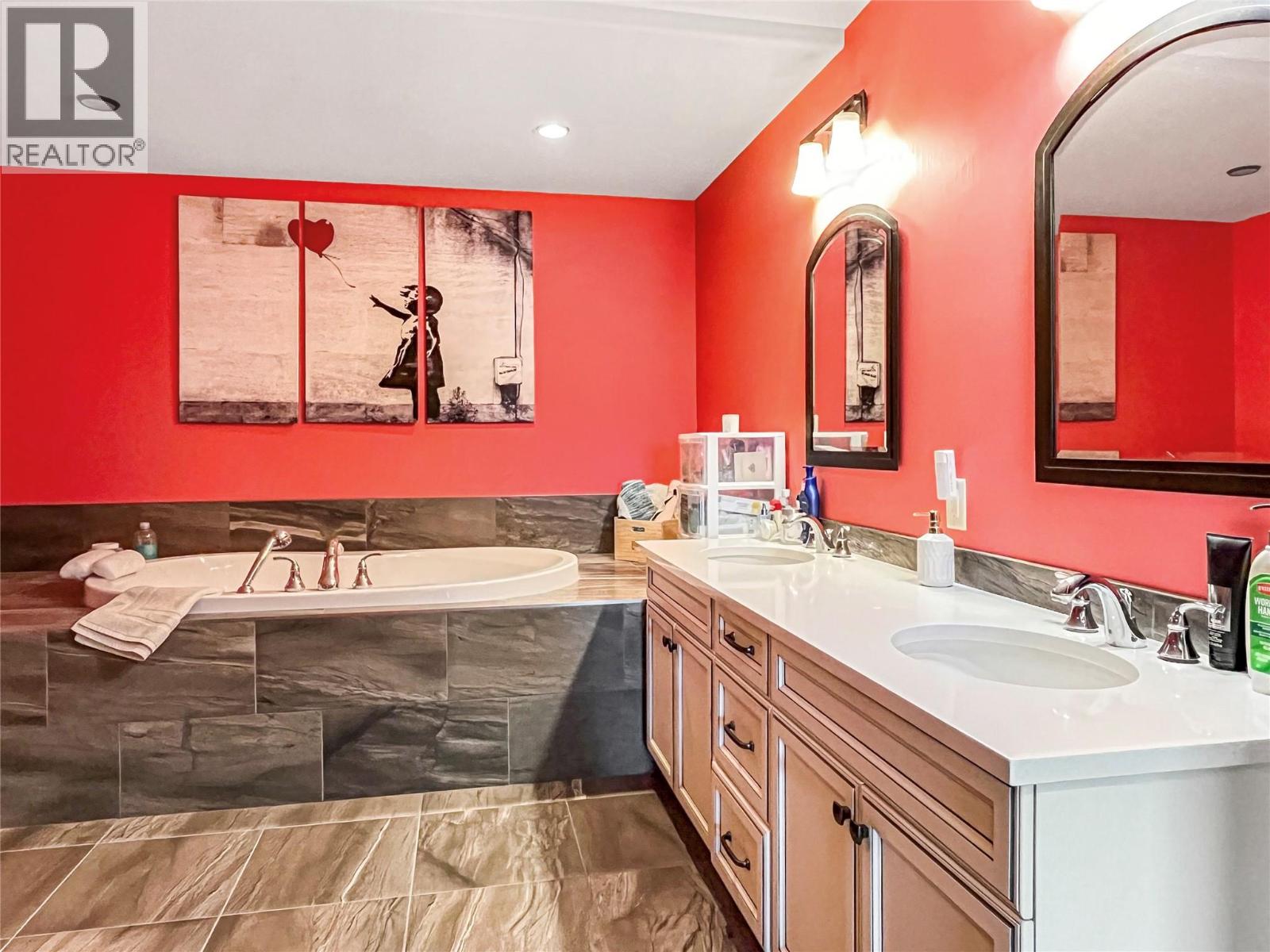 2418 LAKESHORE Drive Unit# 302, Osoyoos