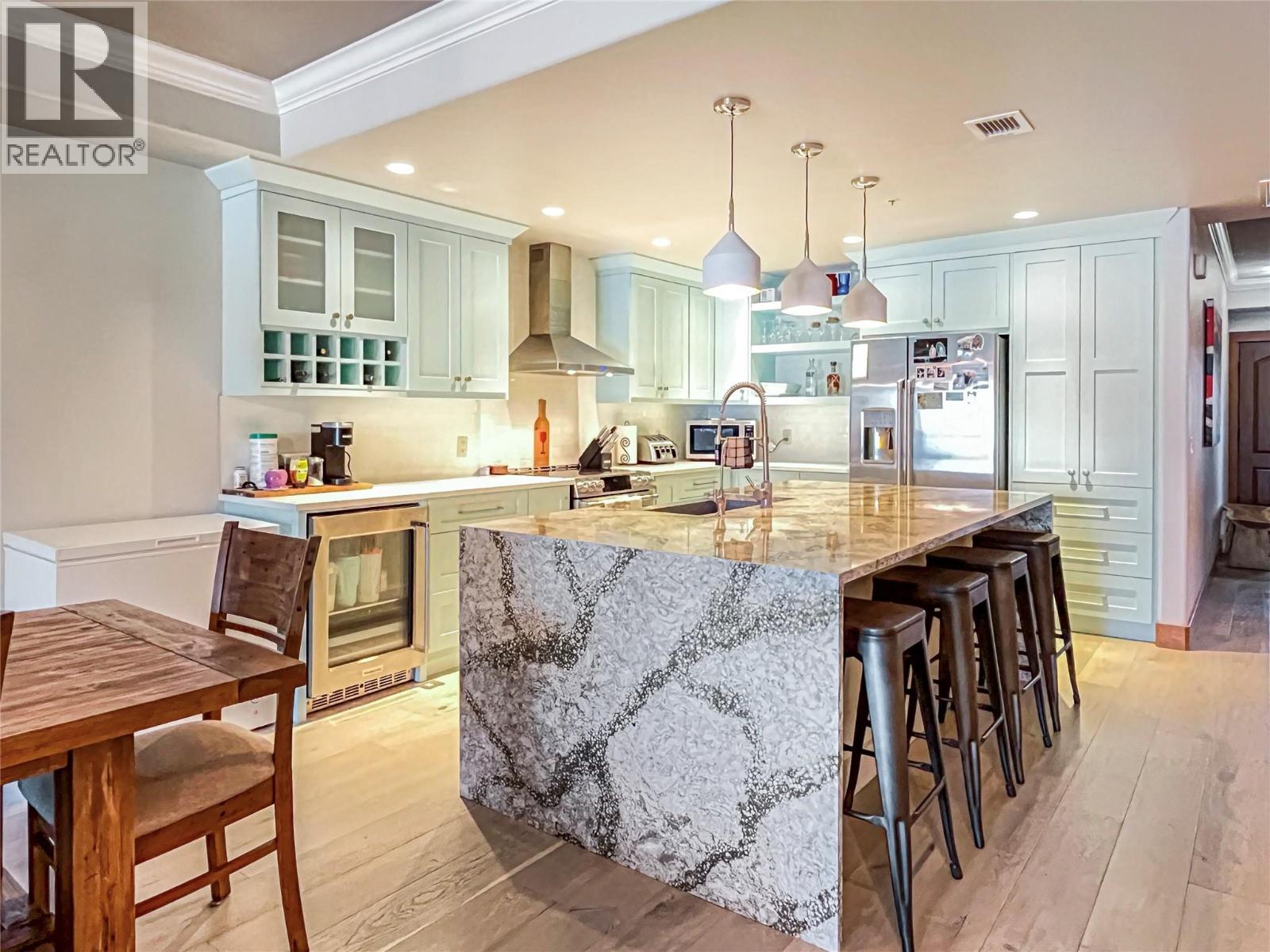 #302 2418 LAKESHORE Drive - 10