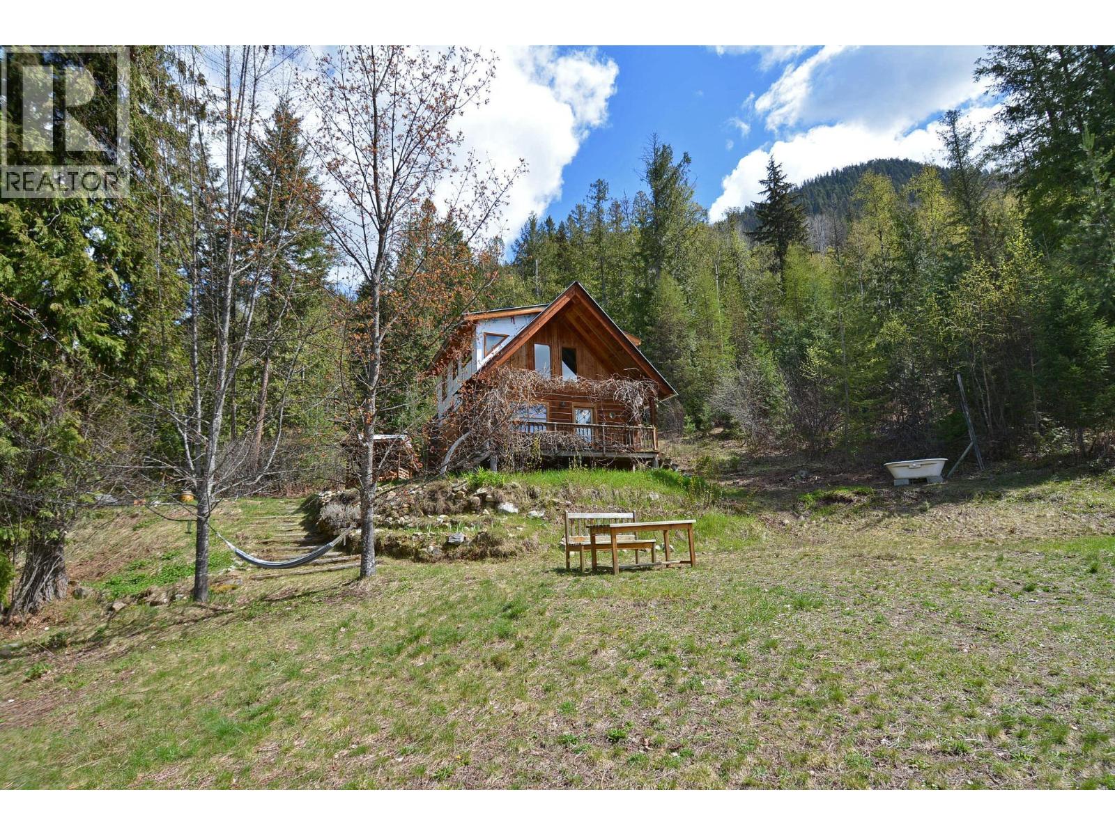 8907 MARTENS Road, Slocan