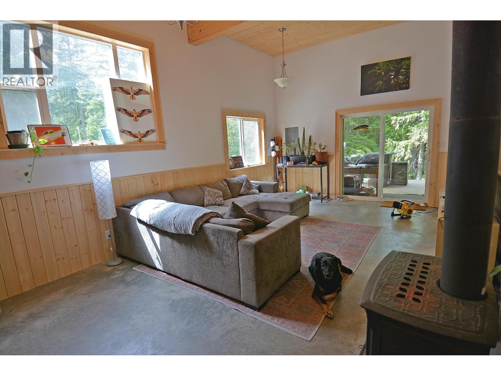 8907 MARTENS Road, Slocan