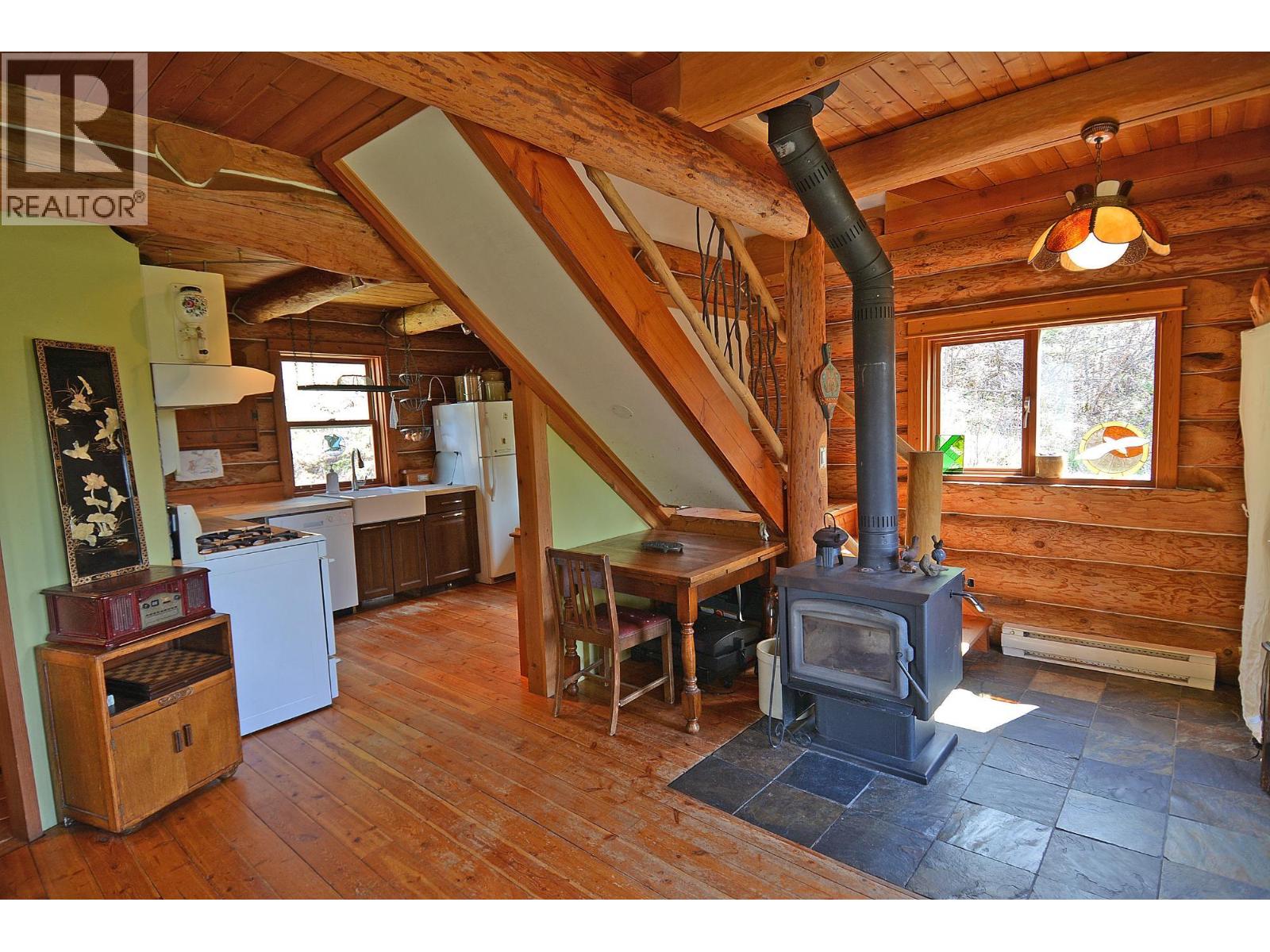 8907 MARTENS Road, Slocan