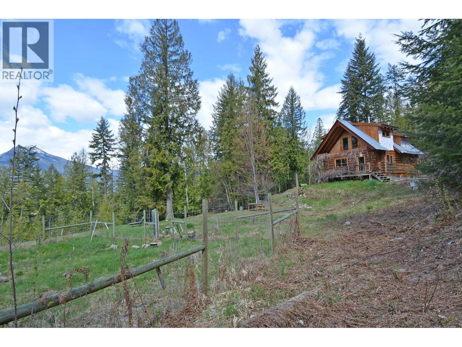 8907 MARTENS Road, Slocan
