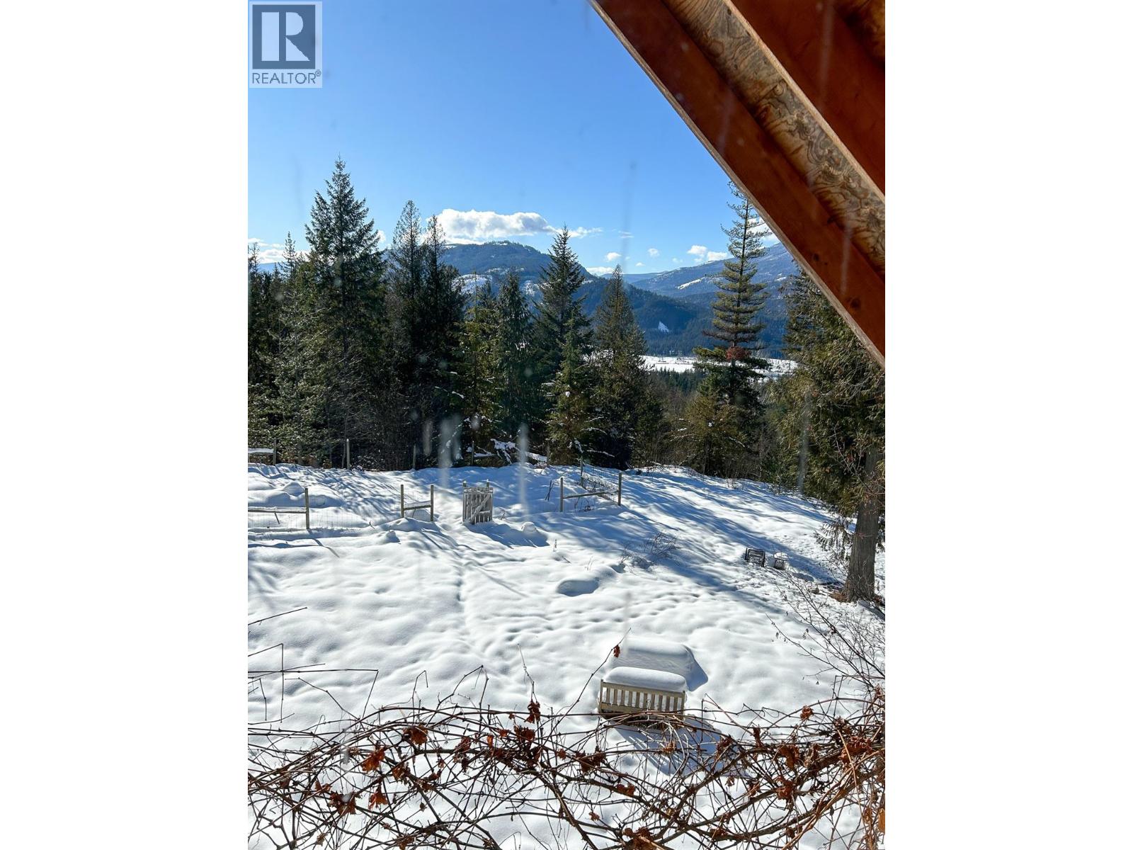 8907 MARTENS Road, Slocan