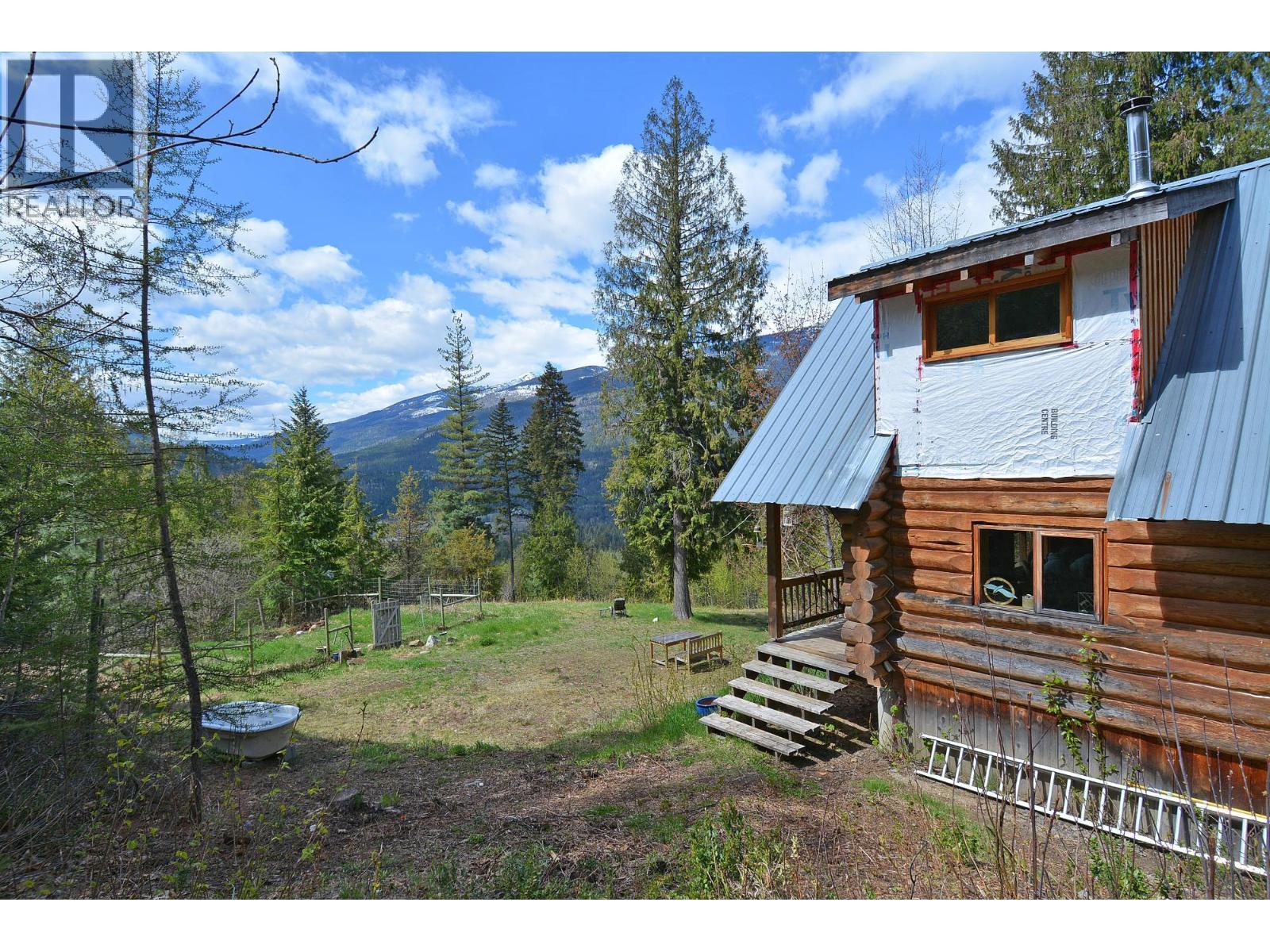 8907 MARTENS Road, Slocan