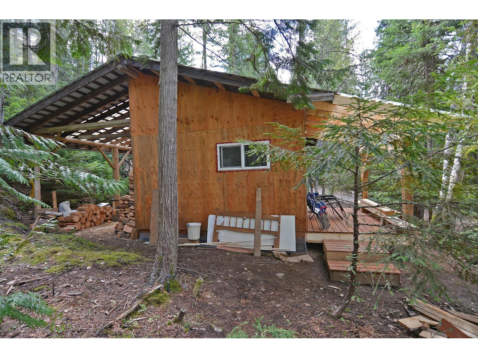 8907 MARTENS Road, Slocan