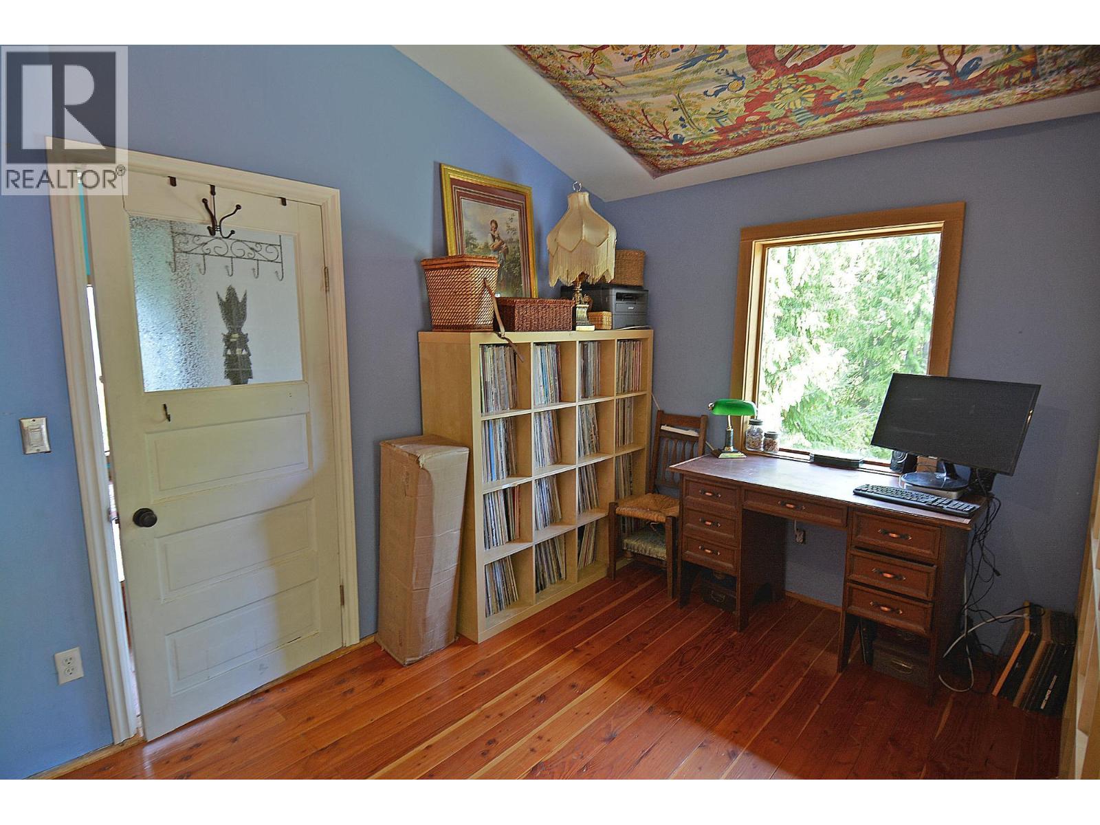 8907 MARTENS Road, Slocan